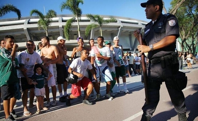 Diario HOY | Uruguay y Brasil cruzan información sobre posibles hinchas con antecedentes