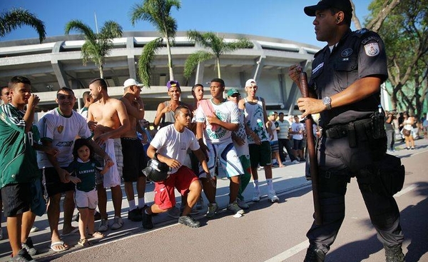 Diario HOY | Uruguay y Brasil cruzan información sobre posibles hinchas con antecedentes