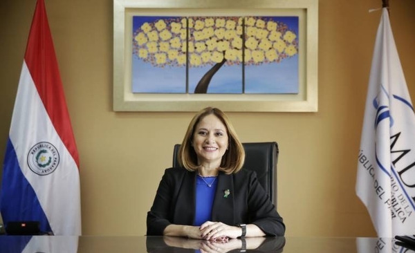 Diario HOY | Arquidiocesanos arremeten contra Lorena Segovia tras hablar de niños trans