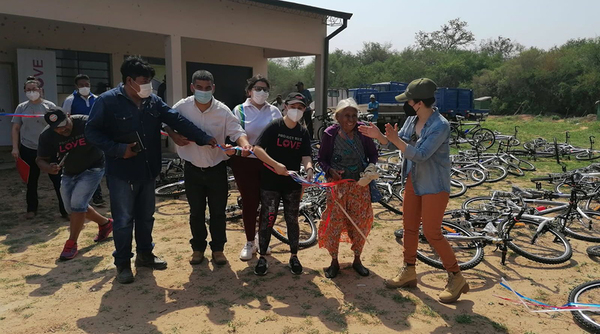 Artesanas nivaclé recibieron 50 bicicletas - OviedoPress