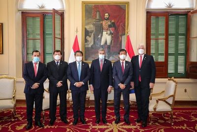 Mandatario recibió informe sobre proyecto de tren de cercanías a ser desarrollado entre Paraguay y Corea - .::Agencia IP::.