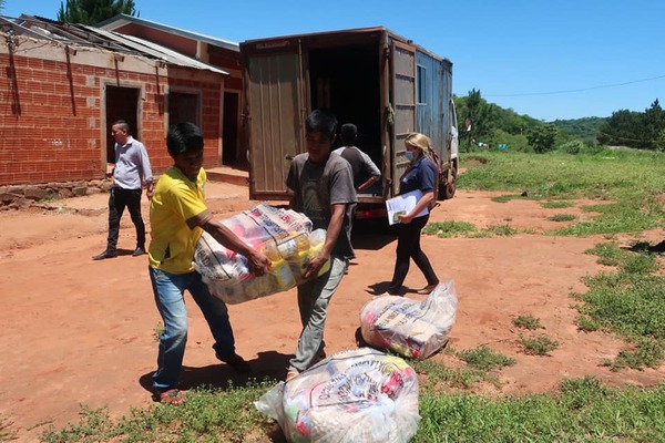ENTREGA DE VÍVERES DEL PROGRAMA "ABRAZO" DEL MINNA A COMUNIDADES NATIVAS CON APOYO DE LA GOBERNACIÓN - Itapúa Noticias