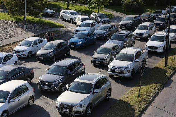 La congestión vehicular cuesta millones de dólares a las ciudades latinoamericanas, dice el BID - MarketData