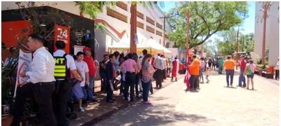 Paro en Municipalidad de San Lorenzo: “No vamos a permitir que se vayan sin hablar con nosotros” | Ñanduti
