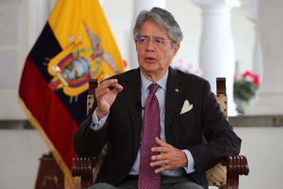 Lasso proyecta una ley que autorice el derribo de aeronaves irregulares en Ecuador - MarketData