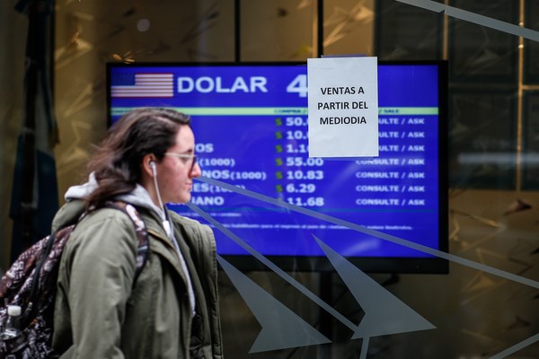 El dólar estadounidense llega a un nuevo máximo en el mercado de Argentina - MarketData