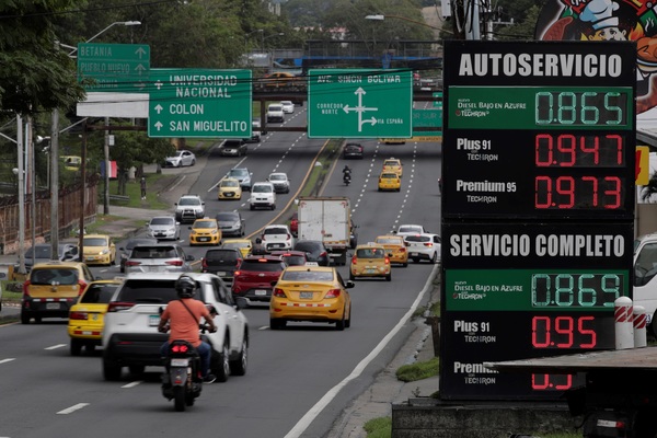 Usuarios varados en Panamá por la huelga contra el alza del combustible - MarketData