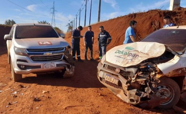 Aparatoso choque frontal en zona rural deja un lesionado