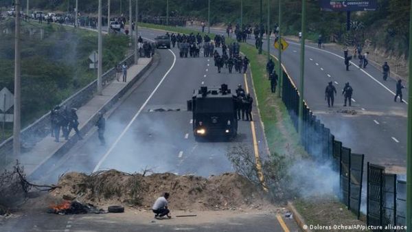 Ecuador vive segundo día de protestas con bloqueos de vías