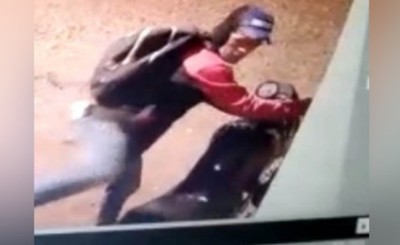 Buscan identificar a delincuente que hurtó una moto de un inquilinato