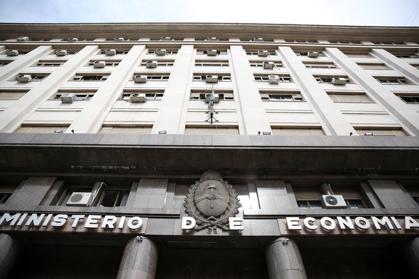 Argentina coloca deuda en el mercado local por 2.083 millones de dólares - MarketData