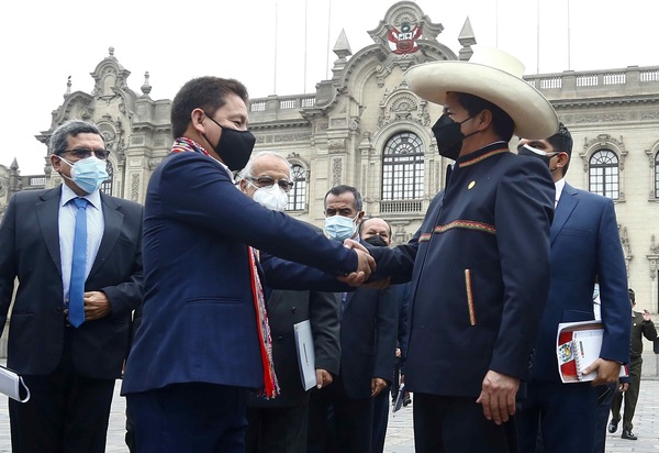 Levantan los bloqueos a la gran mina de cobre Las Bambas en Perú - MarketData