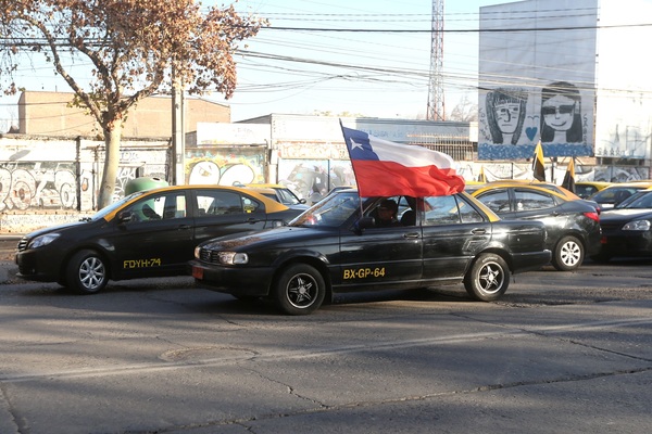 Taxistas se manifiestan en Chile contra un impuesto específico a los combustibles - MarketData