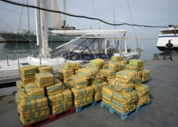 Yates de recreo participan en tráfico transnacional de cocaína