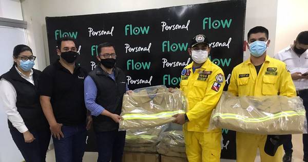 La Nación / Bomberos de PJC reciben vestuario