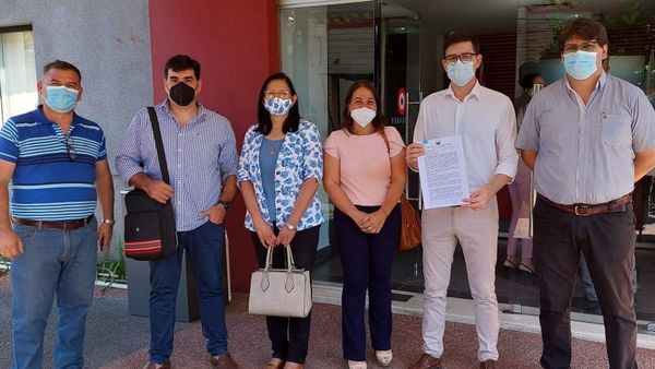 Denuncian a Hugo Javier por perjuicio de G. 18.000 millones