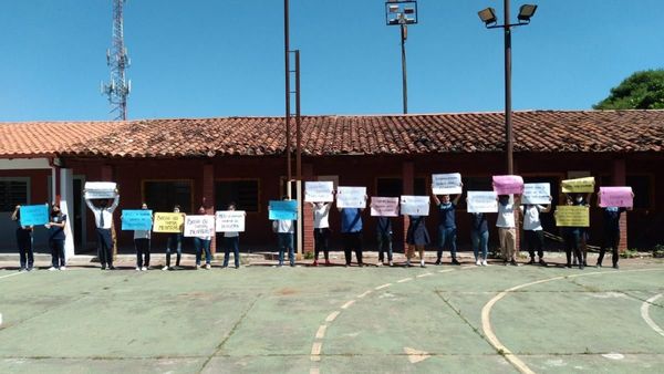 Alumnos, sin clases presenciales porque las aulas se caen
