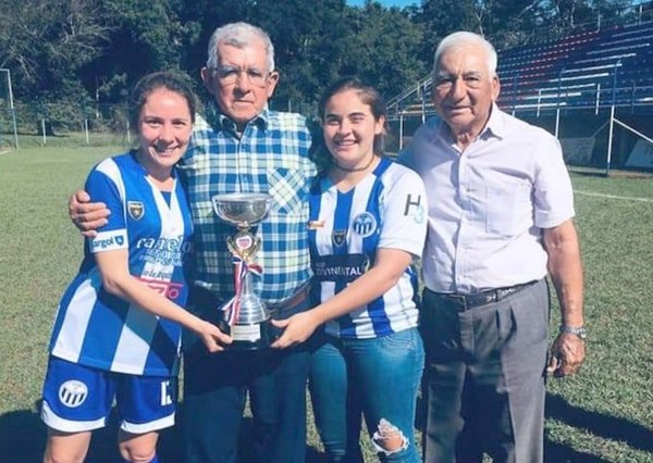 Crónica / CELIA CASAS. PIDE MÁS APOYO PARA LAS CHICAS DEL FÚTBOL