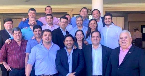 La Nación / Abdo analiza si se lanza o no a la Junta