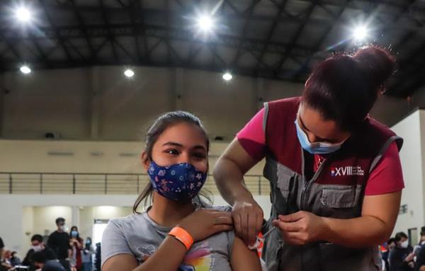 Vacunadores podrían ir hasta las escuelas para inmunizar a adolescentes