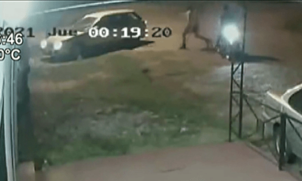 Roban automóvil a pareja en Luque | Telefuturo
