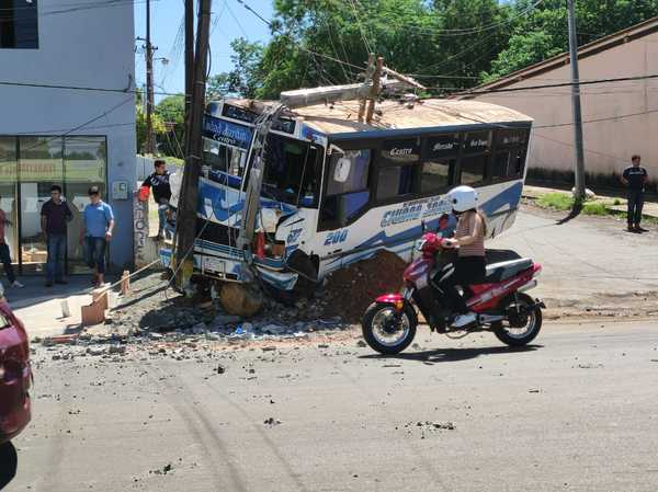 Chatarras de Ciudad Jardín siguen siendo un peligro de muerte para los pasajeros - La Clave