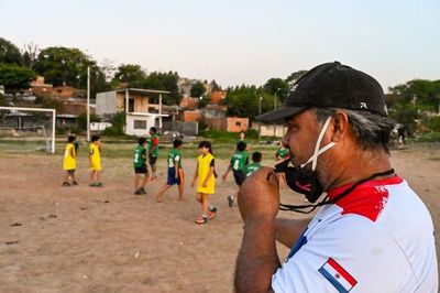 Niños, niñas y adolescentes del barrio Cateura aprovechan las Escuelas Deportivas SND - El Independiente