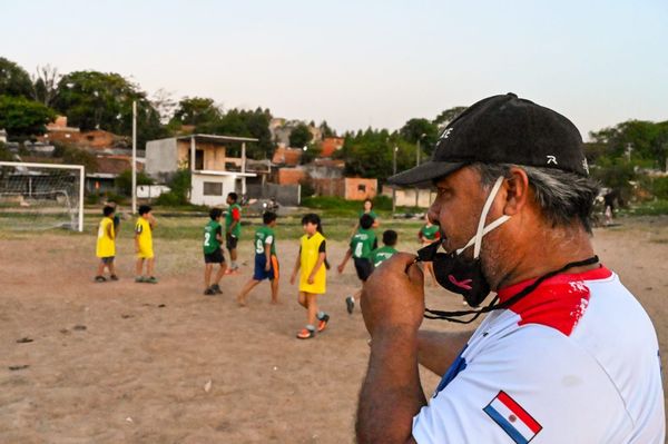 Niños, niñas y adolescentes del barrio Cateura aprovechan las Escuelas Deportivas SND - El Independiente