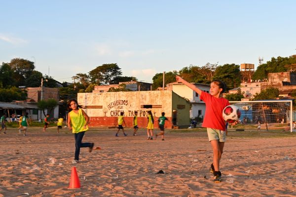 Prácticas deportivas y recreativas presenciales vuelven al barrio Cateura de Asunción - .::Agencia IP::.