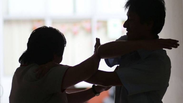 Diario HOY | Detienen a hombre filmado por su hija mientras agredía a su mamá