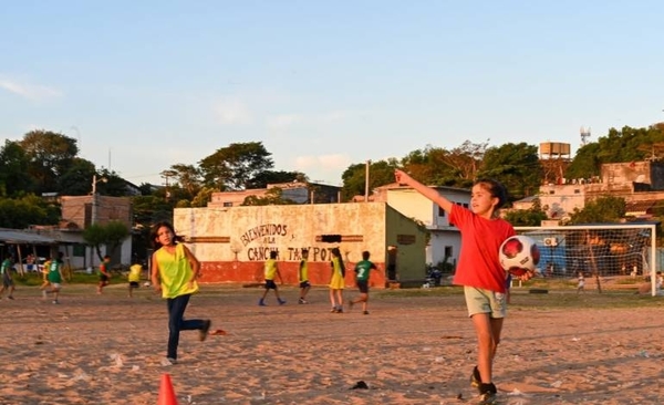 Diario HOY | Niños, niñas y adolescentes de Cateura aprovechan las Escuelas Deportivas SND