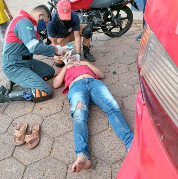 Motociclista quedó herido tras colisionar con automovilista que huyó sin auxiliarlo