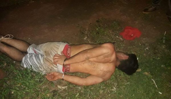 Quiso asaltar con pistola de juguete y fue molido a golpes