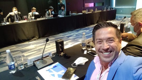 Embajador boliviano en Tik Tok: cómo el tereré "le cambió la voz"