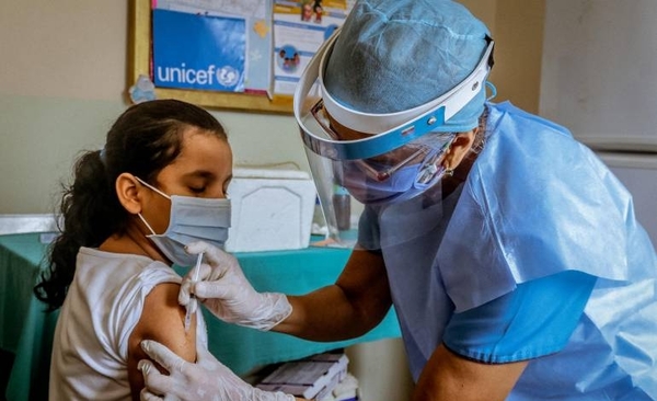 Diario HOY | Reducido grupo antivacunas protesta contra inmunización de niños