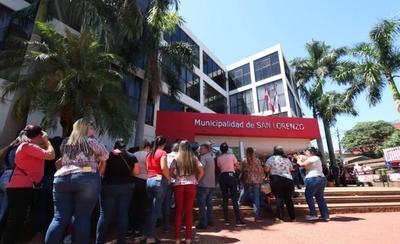 Diario HOY | Funcionarios de la muni de San Lorenzo siguen en pie de guerra y exigen cobrar sus salarios