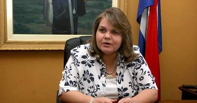 La Nación / Senadora pide a Fúster denunciar ante la Justicia a supuestos contrabandistas de la UIP