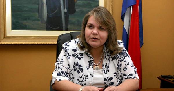 La Nación / Senadora pide a Fúster denunciar ante la Justicia a supuestos contrabandistas de la UIP