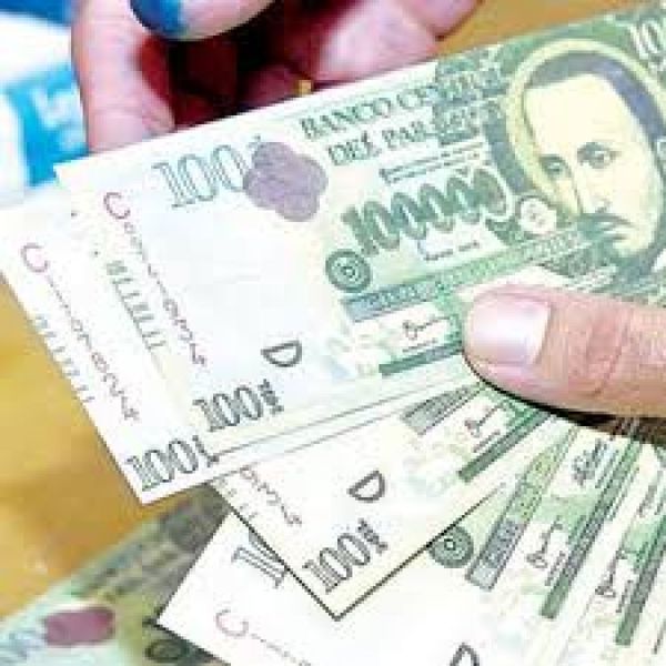 Ante devaluación del peso argentino el guaraní surge en mercado de Posadas ante la falta de dólares