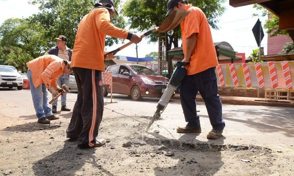 Retiran lomadas en zona semafórica entre avenidas San José y Julio César Riquelme