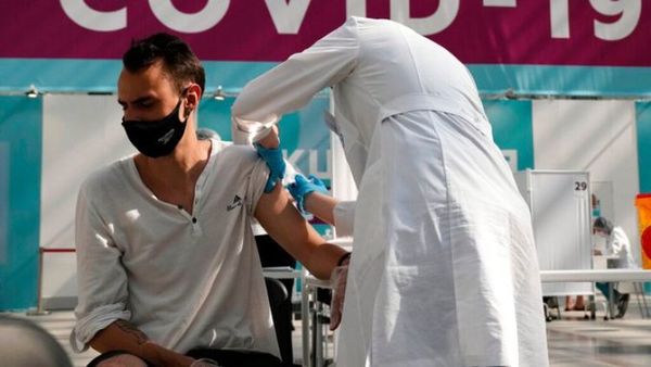 Moscú cierra escuelas por crisis incontrolable del COVID-19