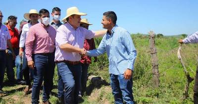 La Nación / Cartes y Peña observaron la producción y los atractivos turísticos de Paraguarí