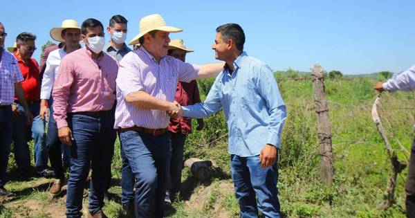 La Nación / Cartes y Peña observaron la producción y los atractivos turísticos de Paraguarí