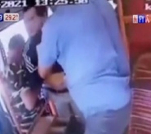 Brutal agresión a chófer de transporte público  - Paraguay.com
