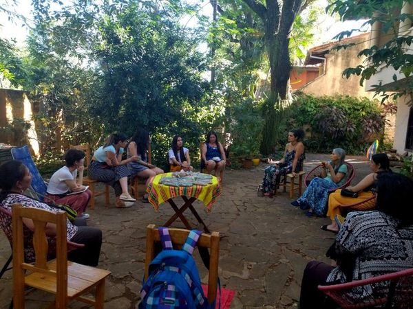 Mujeres intercambian saberes de plantas medicinales  - Estilo de vida - ABC Color