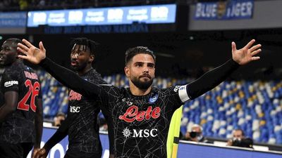 Fabián e Insigne devuelven al Napoli al liderato