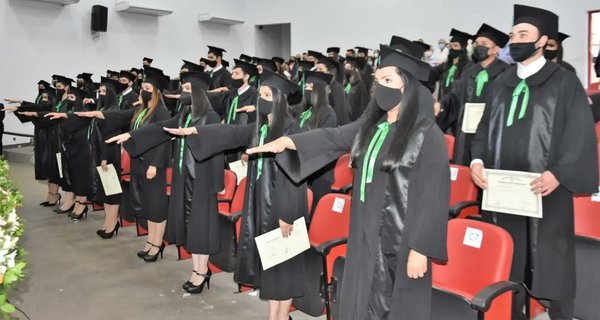 UNA Caaguazú: Facultad Ciencias Económicas cuenta con nuevos egresados