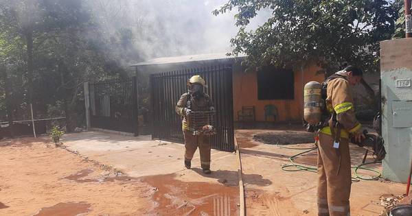 La Nación / Controlan incendio en vivienda de Ñemby, pero lastimosamente fallecieron nueve cachorros