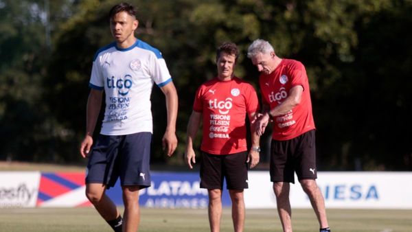 La primera práctica de Barros Schelotto con los Romero