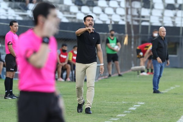 Cáceres enumera lo que Olimpia debe mejorar y tira un elogio a 'Chiqui' Arce